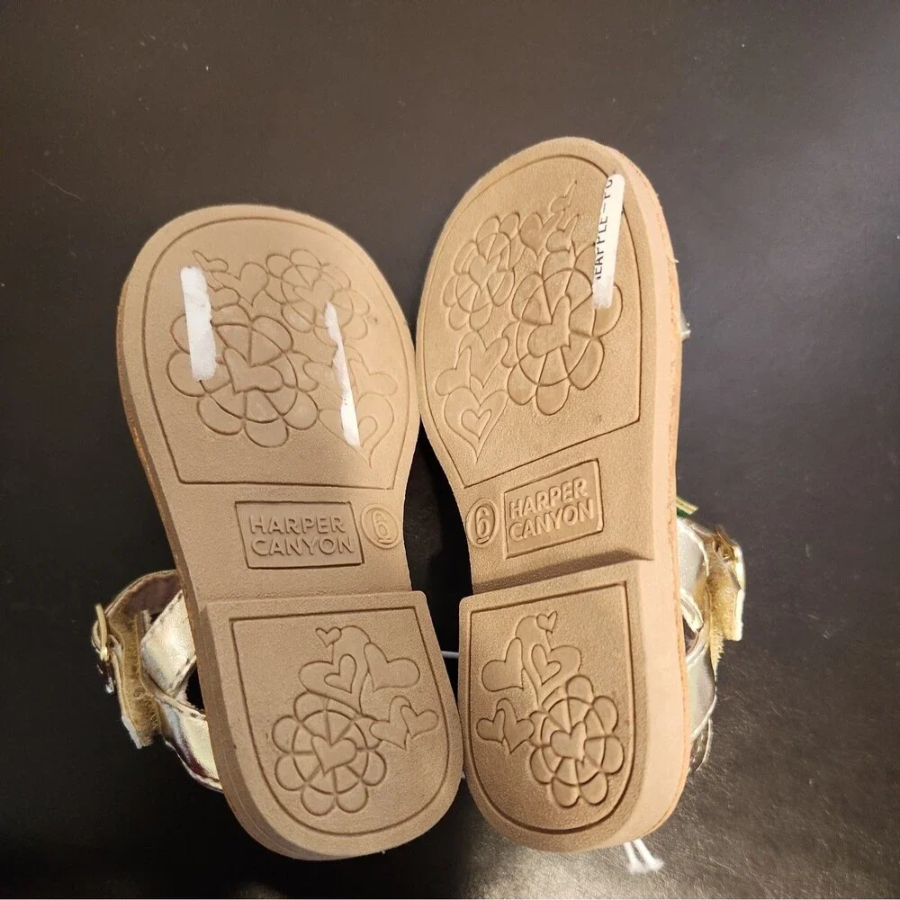 Harper Canyon Girls Sz 6 Sandals Pineapple Sponge Bob